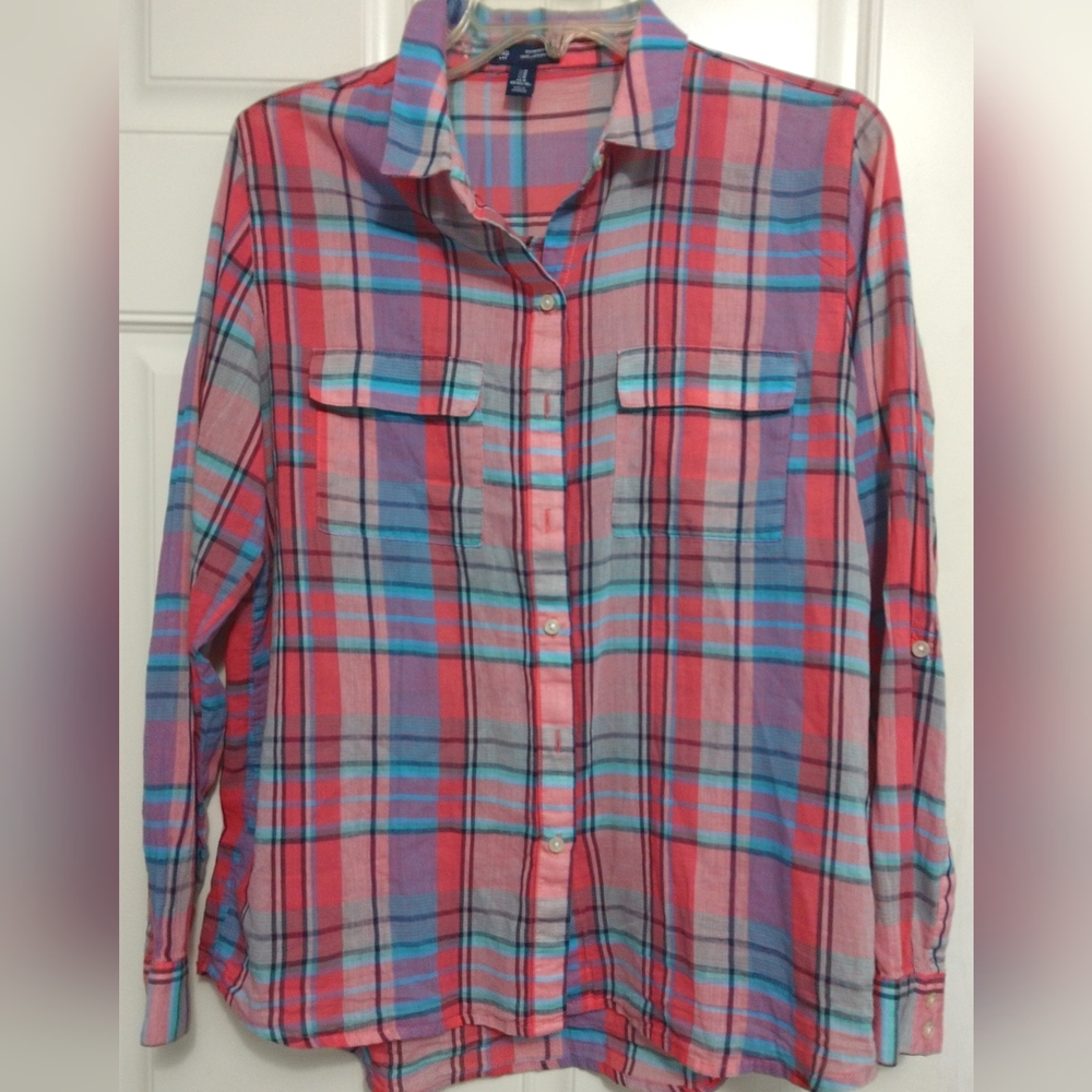 Gap Boyfriend Fit Button Front Long Sleeve Shirt.